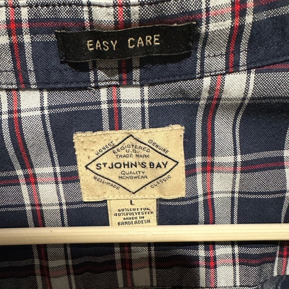 Men’s Large St. John’s Bay Casual Button Down Shirt - Picture 2 of 3